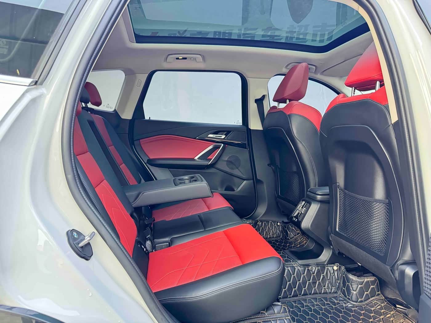 BMW X1 1.5 л 2023 г. Белый, пробег 30000 км