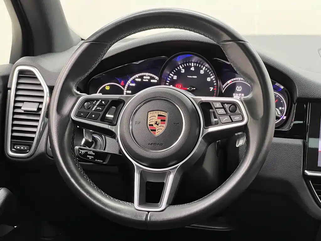 Porsche Cayenne — миниатюра 23