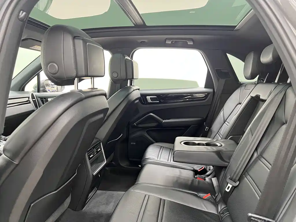 Porsche Cayenne — миниатюра 28