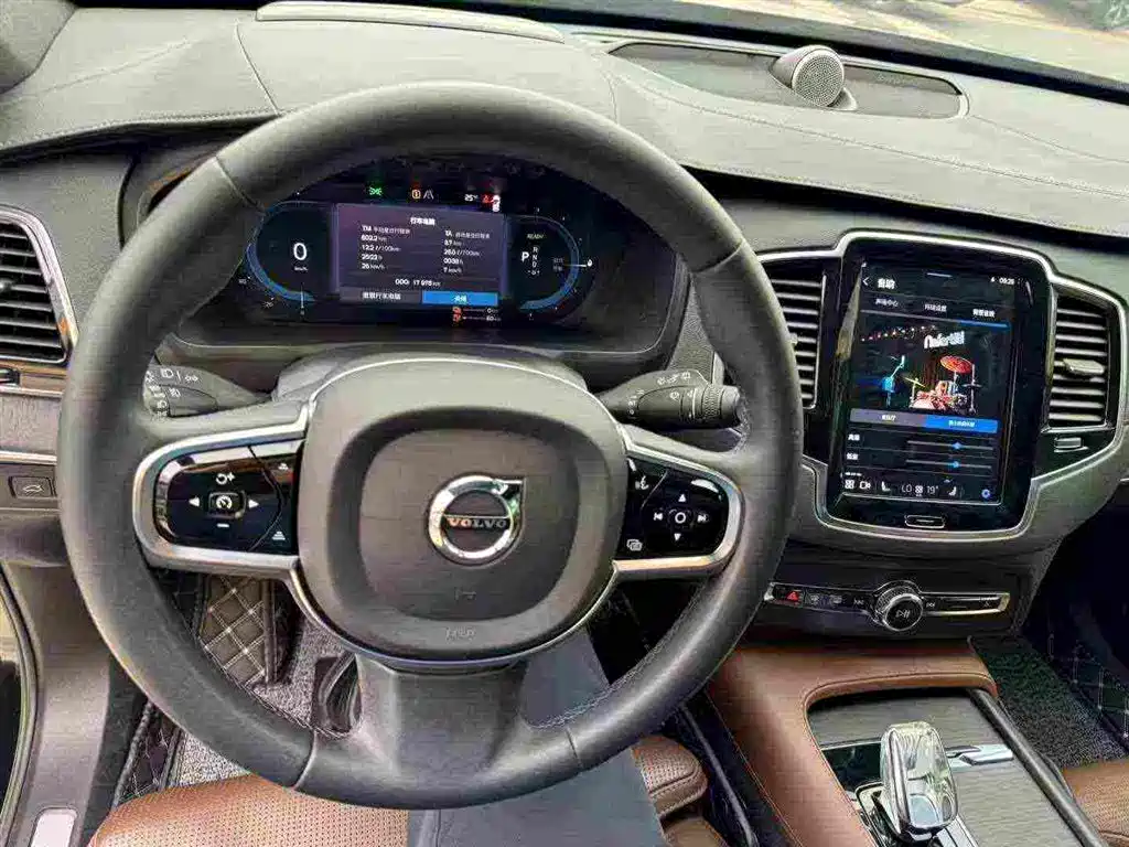 Volvo XC90 PHEV — миниатюра 6