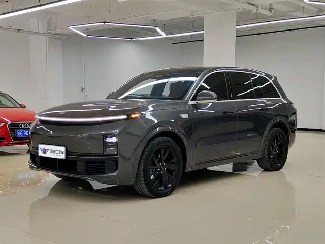 Li Auto 理想L8