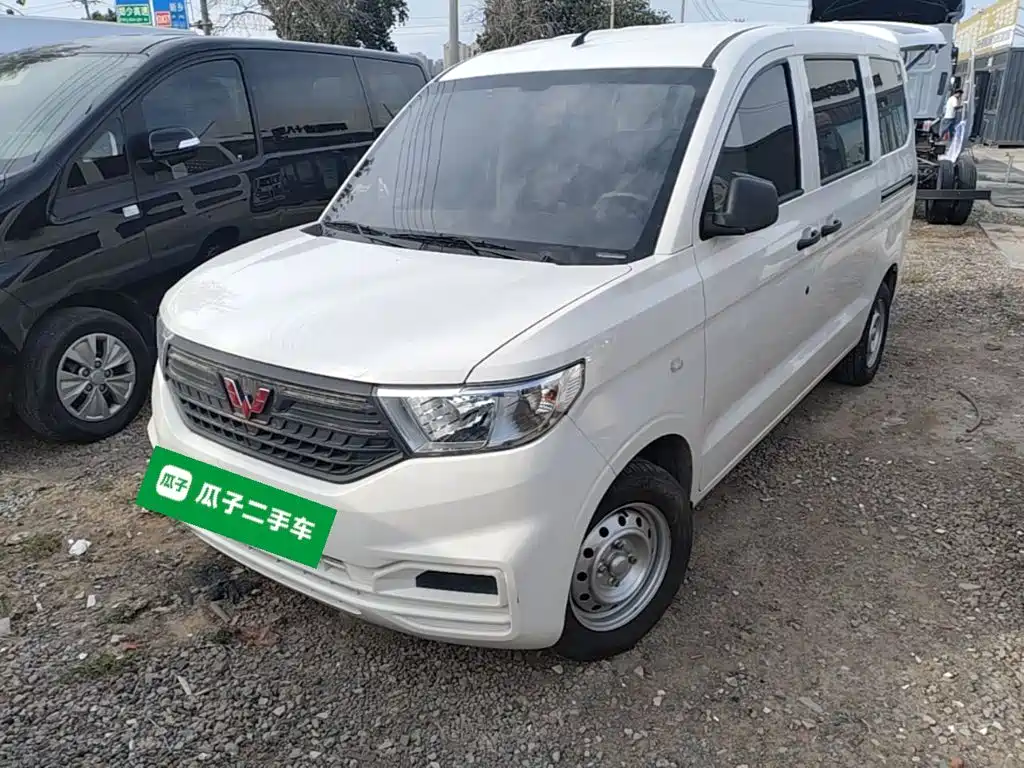 Wuling Hongguang V — миниатюра 2
