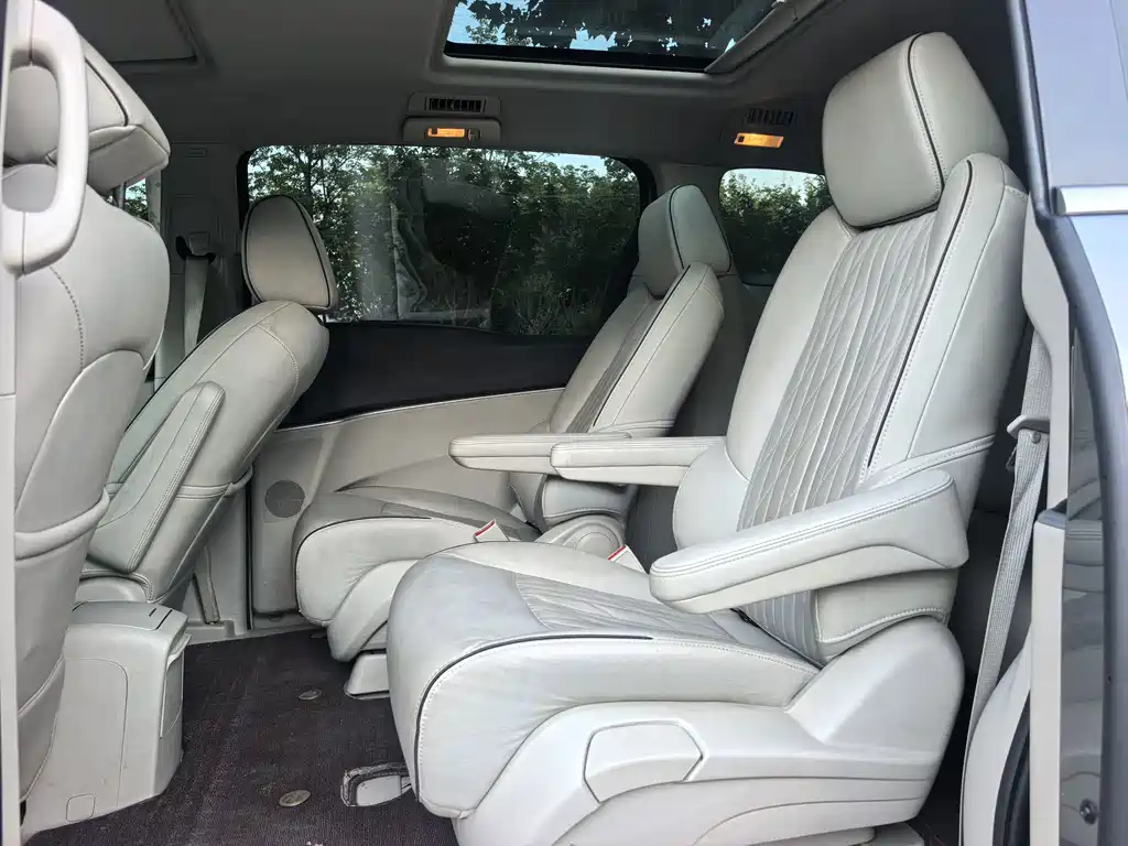 Buick GL8 — миниатюра 12
