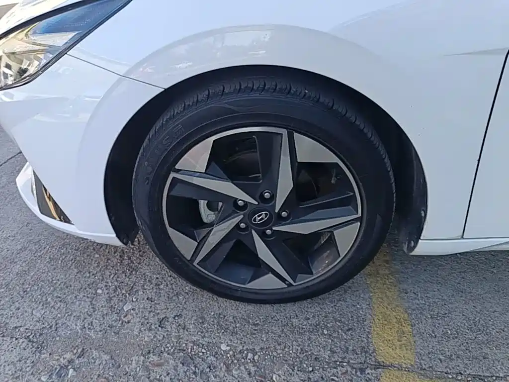 Hyundai Elantra — миниатюра 23