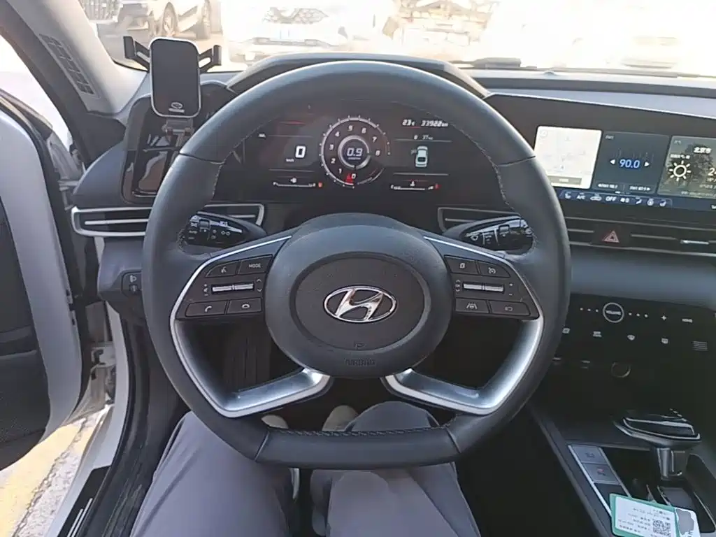 Hyundai Elantra — миниатюра 11