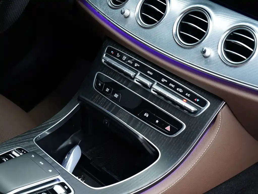 Mercedes-Benz E-Class — миниатюра 18