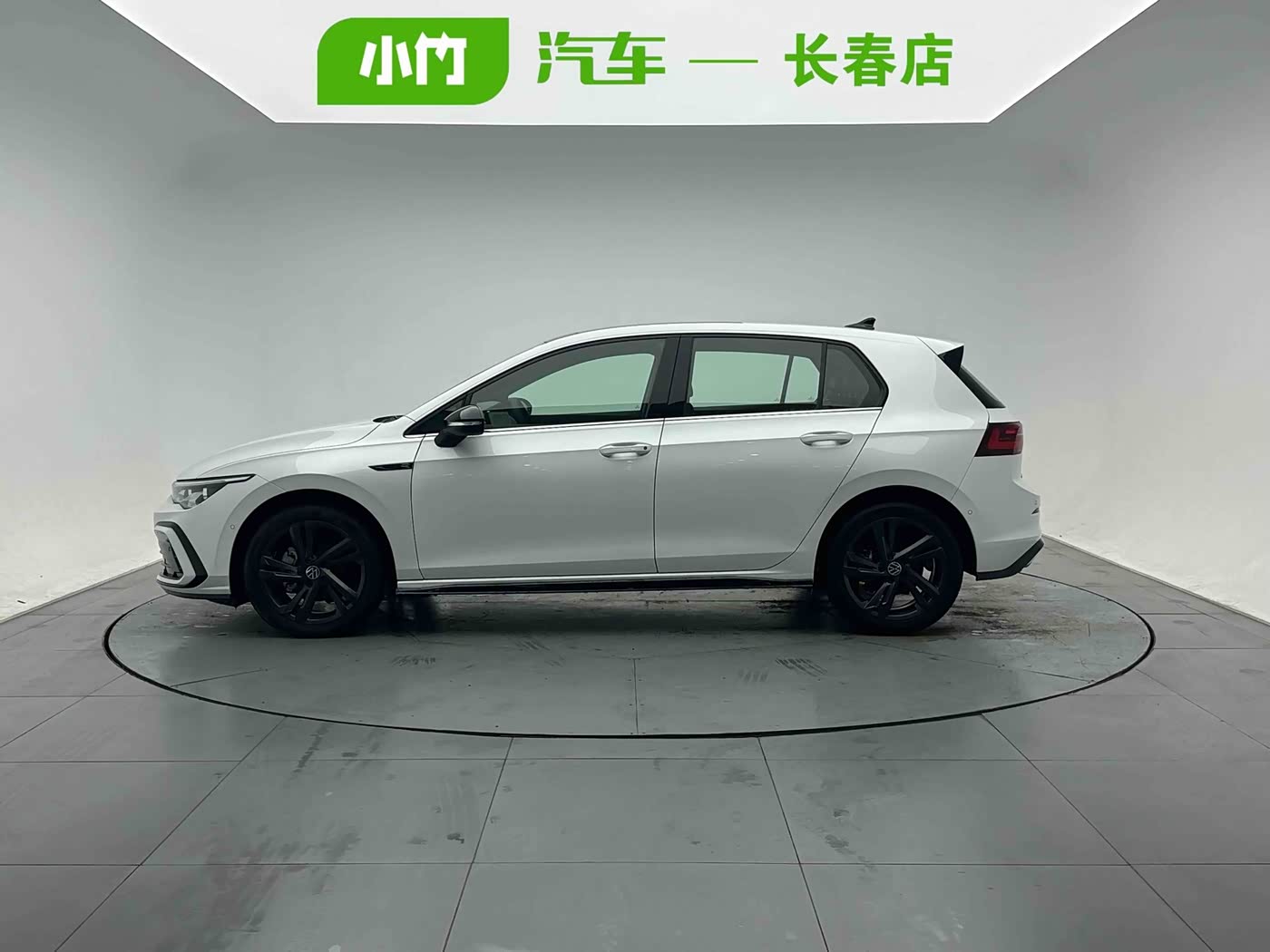 Volkswagen Golf 1.4 л 2022 г. Белый, пробег 11000 км