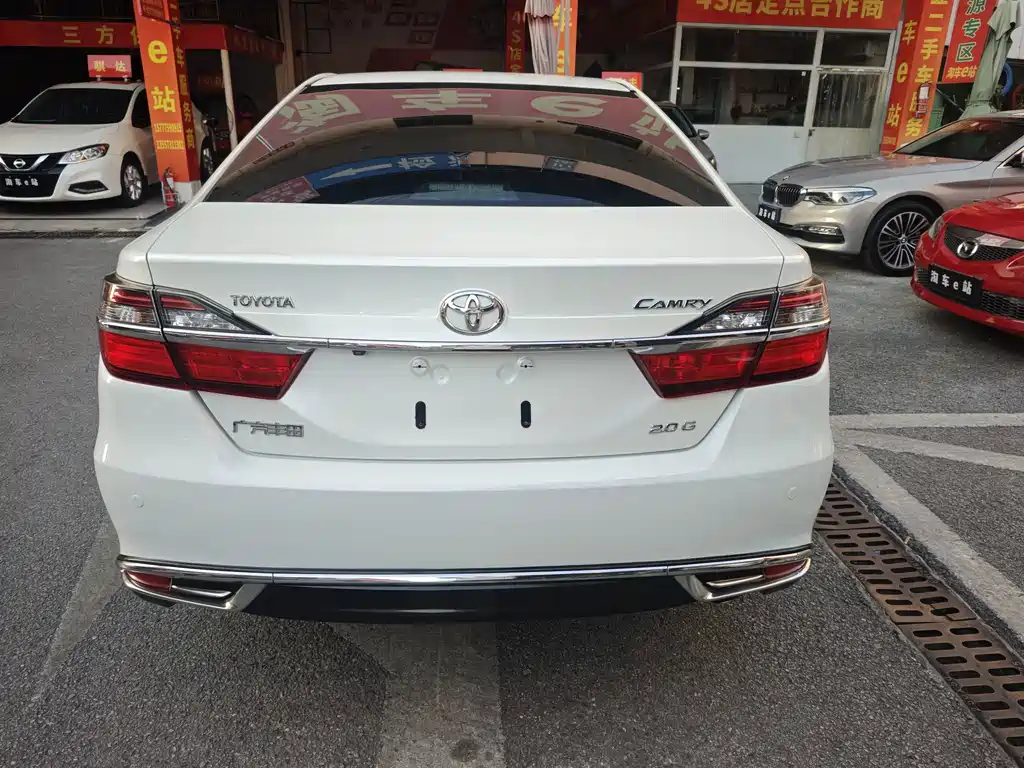Toyota Camry — миниатюра 5