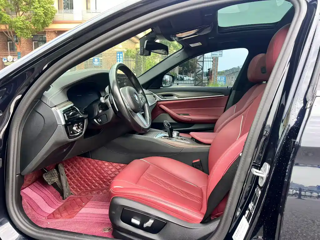 BMW 5 Series — миниатюра 4