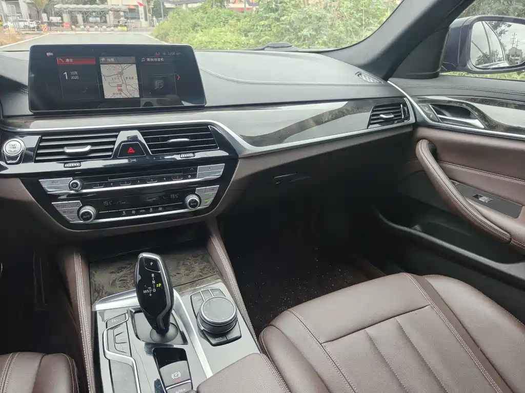 BMW 5 Series — миниатюра 8