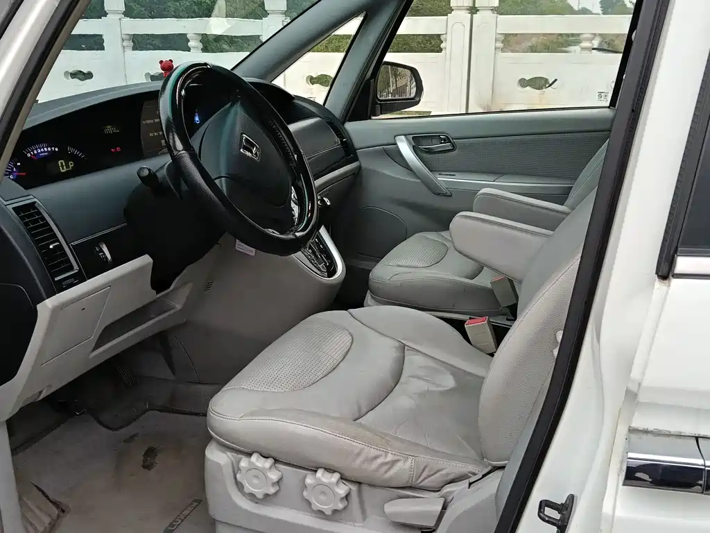 Luxgen Big 7 MPV — миниатюра 8