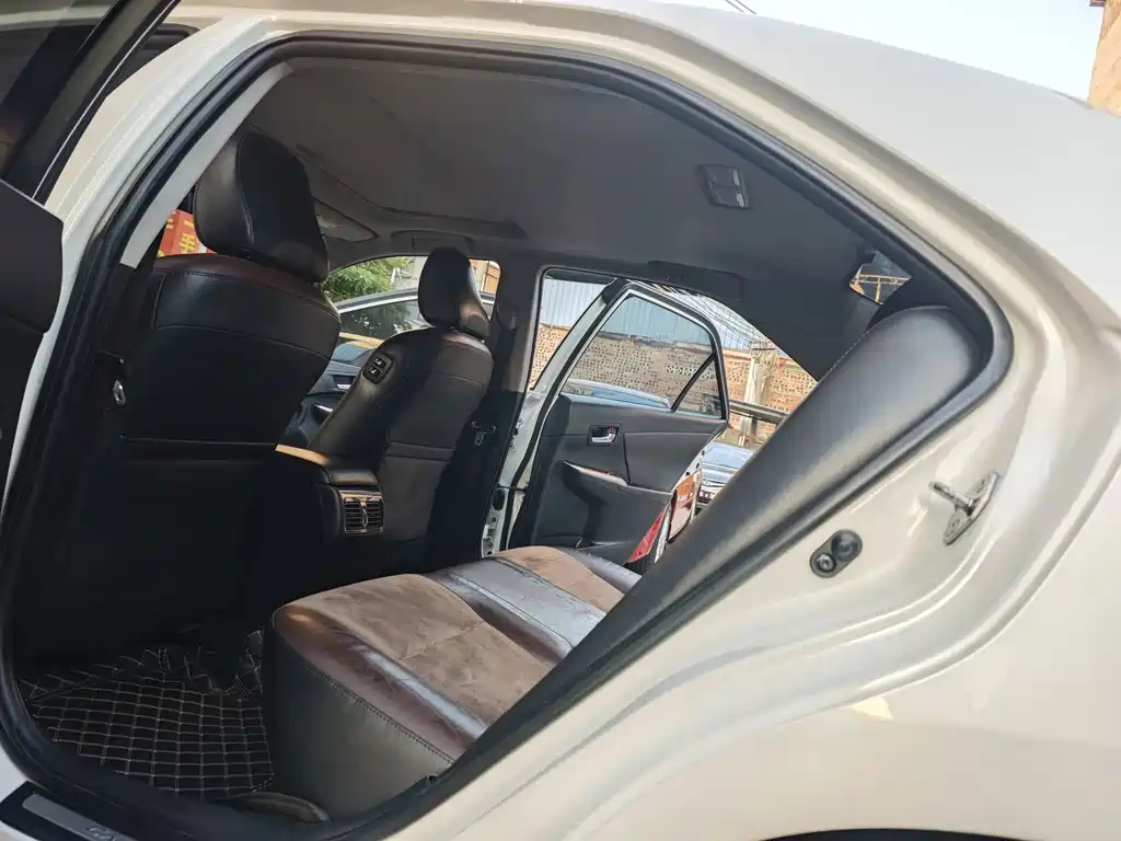 Toyota Camry — миниатюра 11