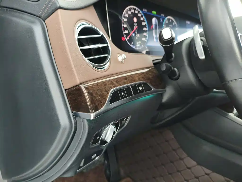 Mercedes-Benz S-Class — миниатюра 8