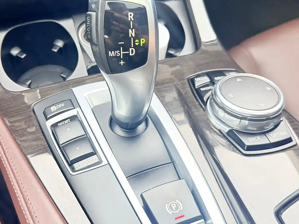 BMW 5 Series — миниатюра 20