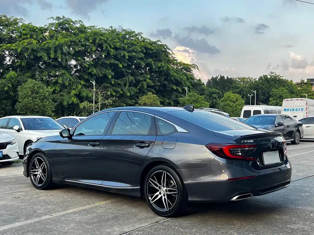 Honda Accord — миниатюра 9