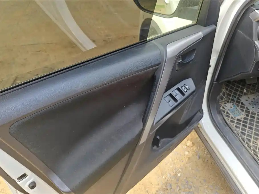 Toyota RAV4 2016 2.0L CVT V