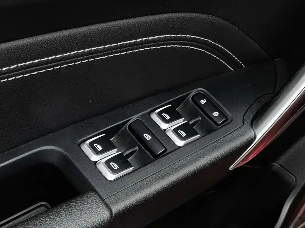 Geely Vision X3 — миниатюра 9