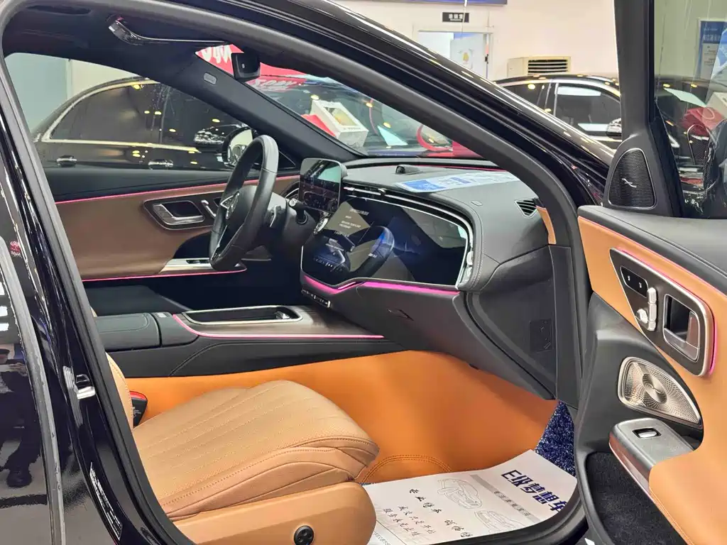 Mercedes-Benz E-Class — миниатюра 18