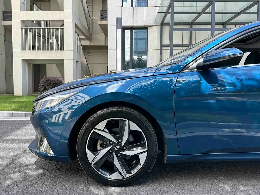 Hyundai Elantra — миниатюра 11