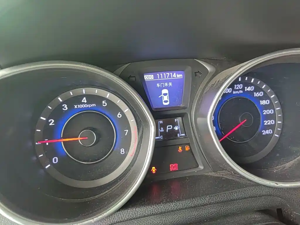 Hyundai Elantra Langdong — миниатюра 12