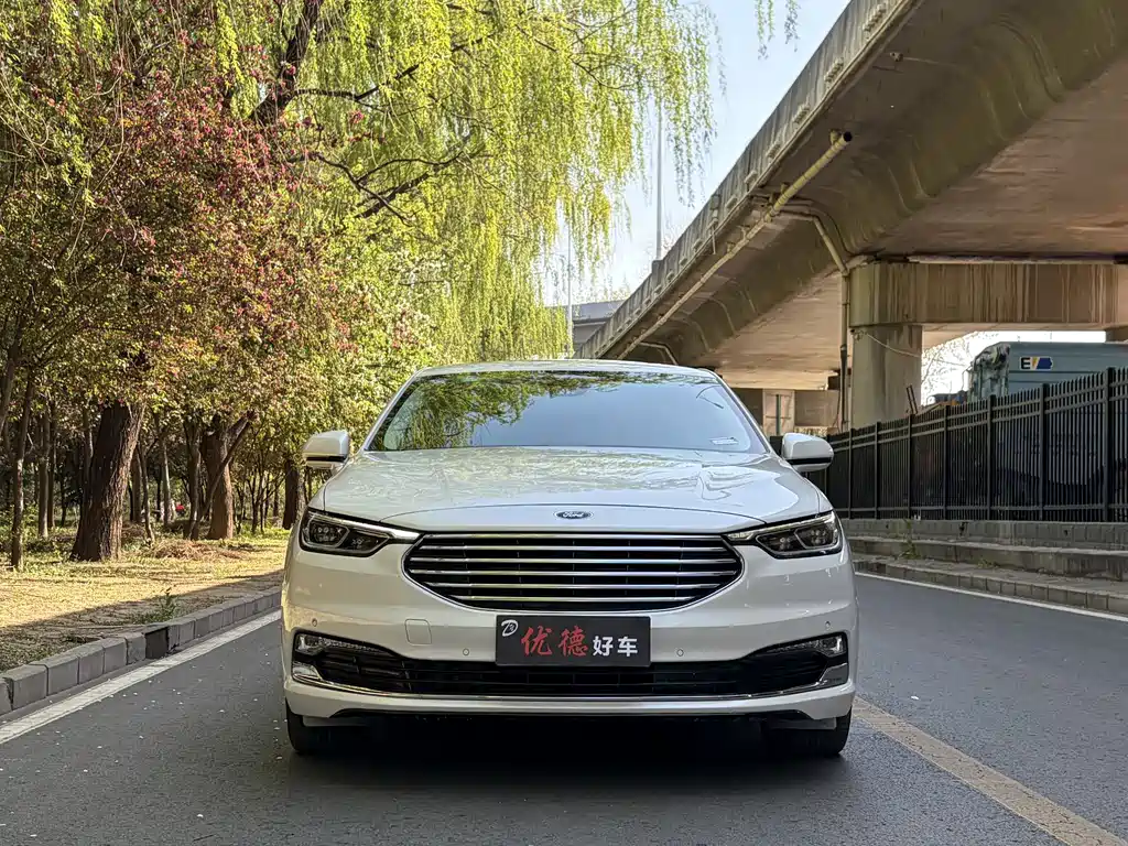 Ford Taurus EcoBoost 245 Premium Edition, фото 2