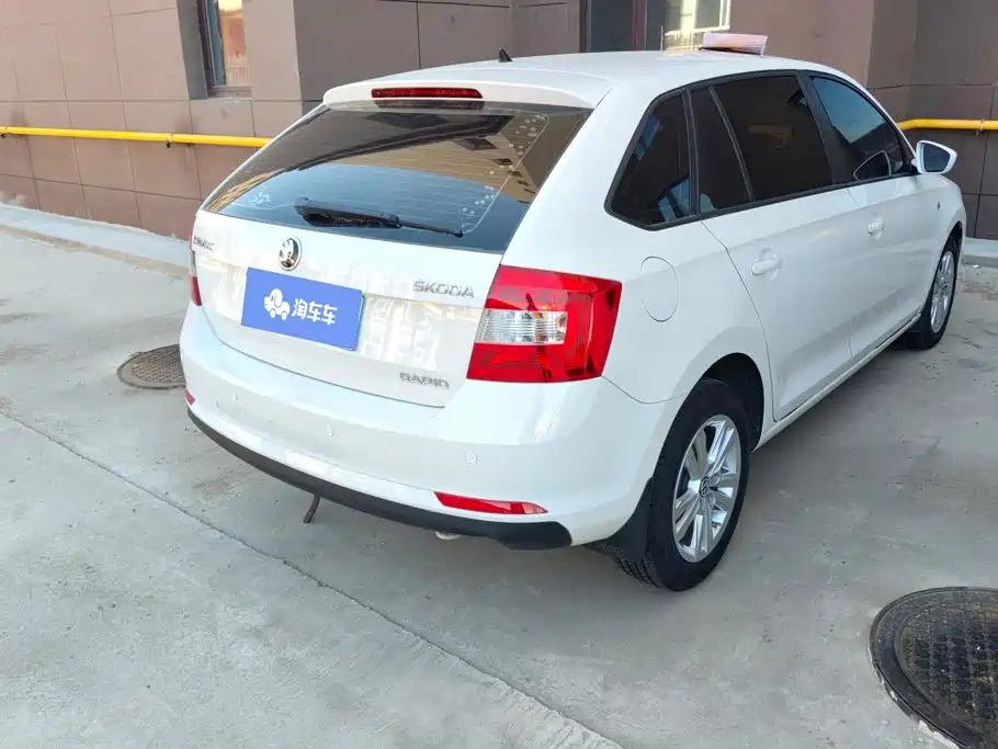 Skoda Rapid Spaceback — миниатюра 3