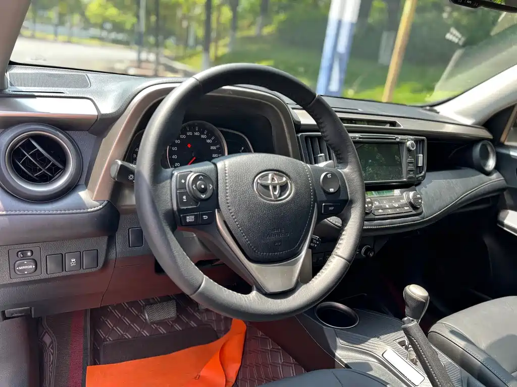 Toyota RAV4 — миниатюра 13