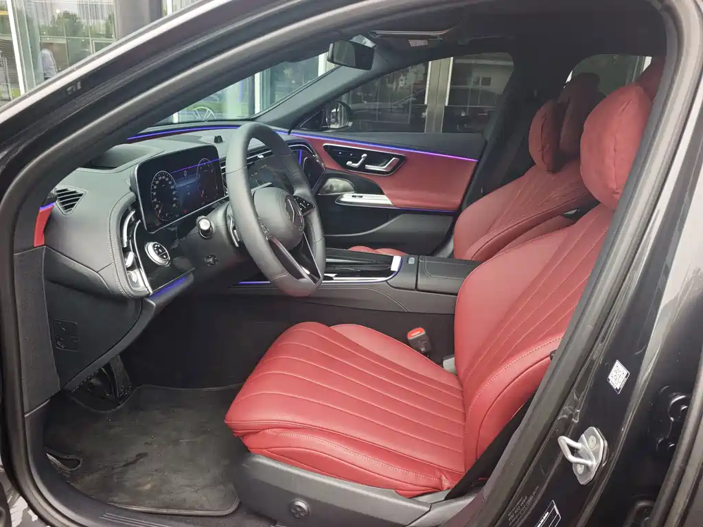Mercedes-Benz E-Class — миниатюра 13