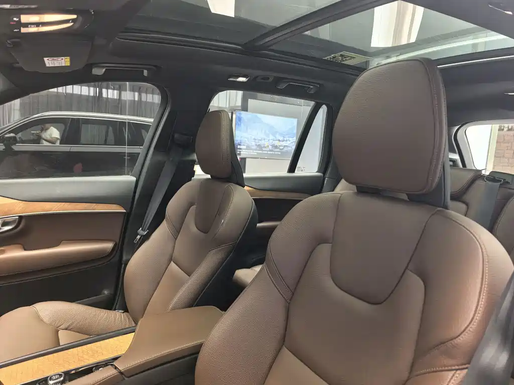 Volvo XC90 — миниатюра 6