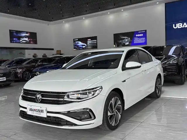 VOLKSWAGEN BORA 2023