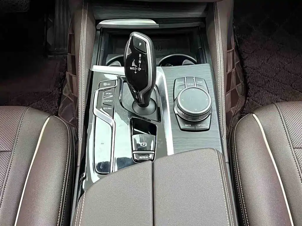 BMW 5 Series — миниатюра 22