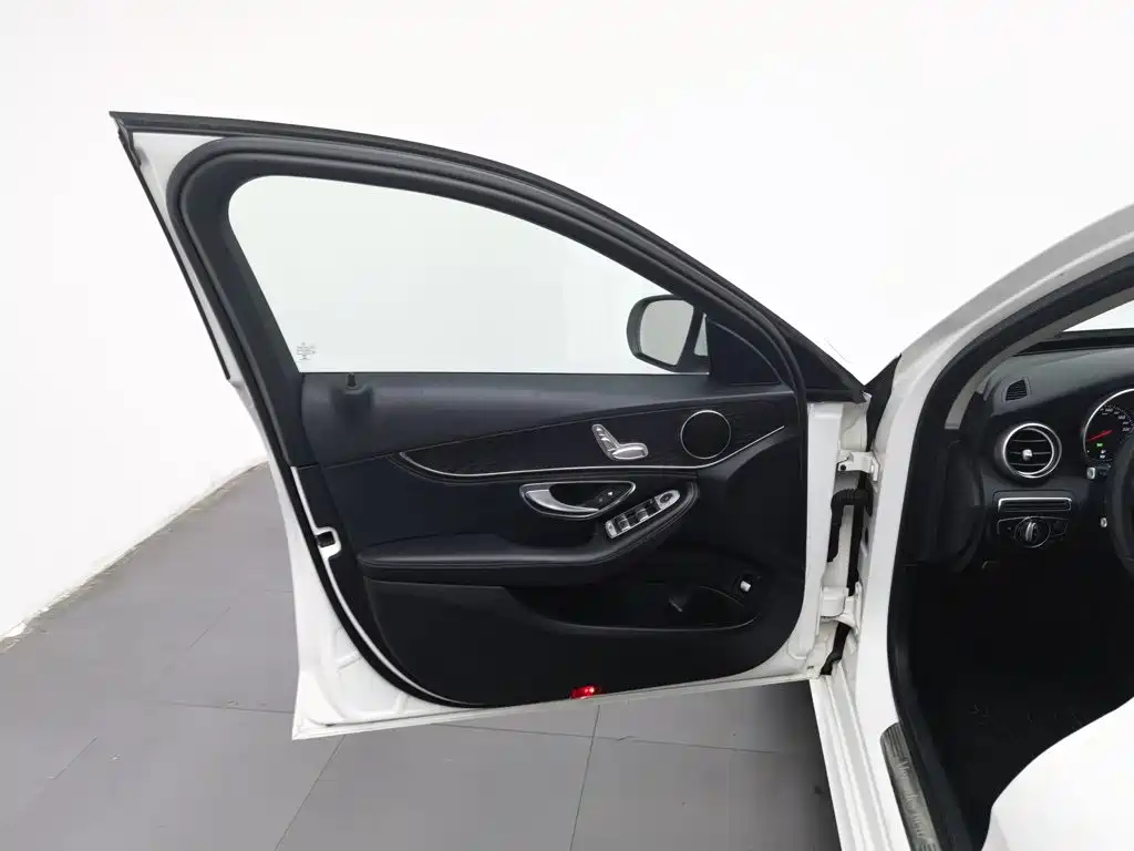 Mercedes-Benz C-Class (Import) — миниатюра 8