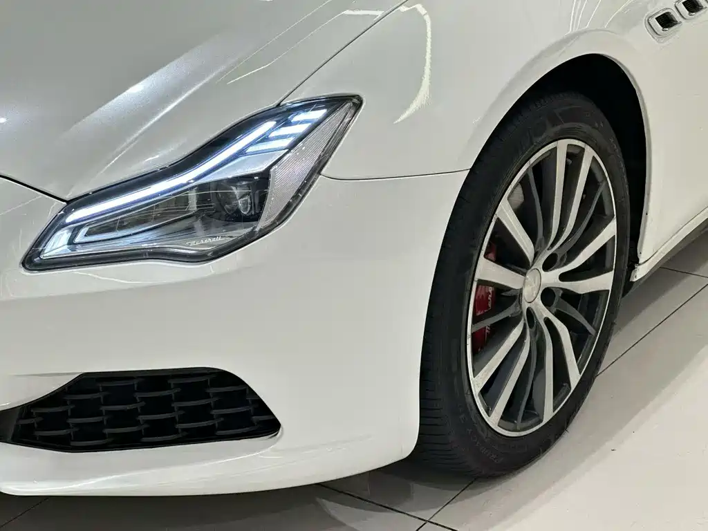 Maserati Quattroporte — миниатюра 3