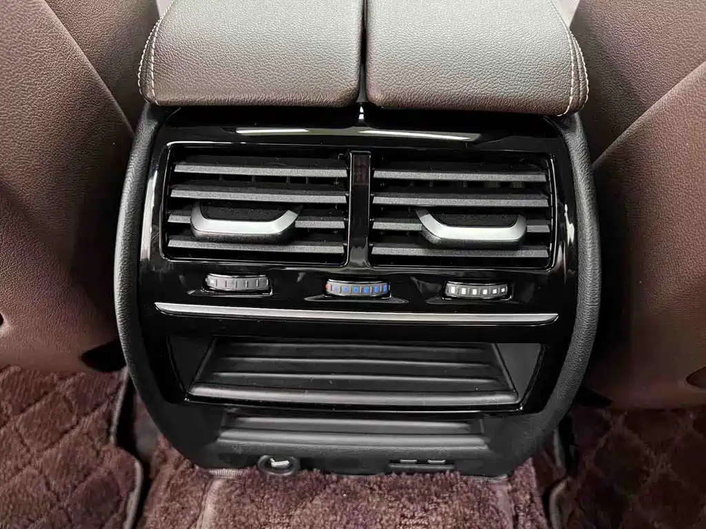 BMW 5 Series — миниатюра 15
