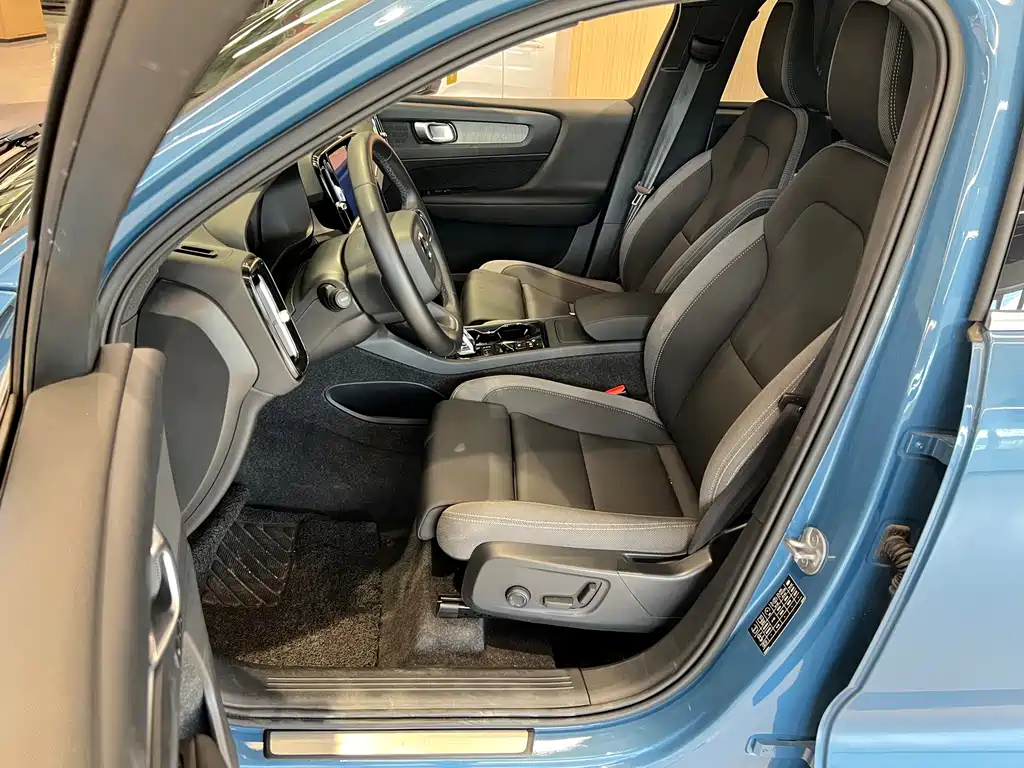Volvo XC40 — миниатюра 9