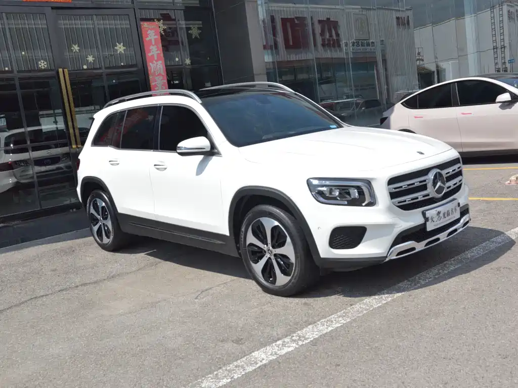 MERCEDES-BENZ GLB