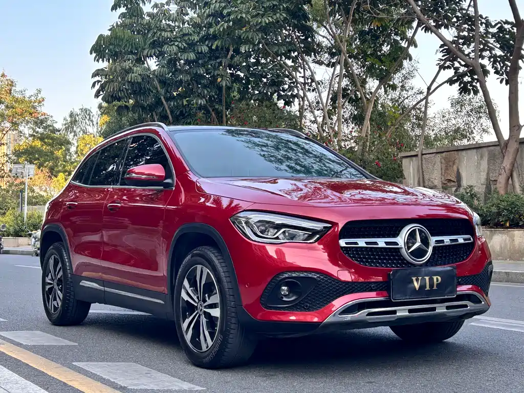 MERCEDES-BENZ GLA