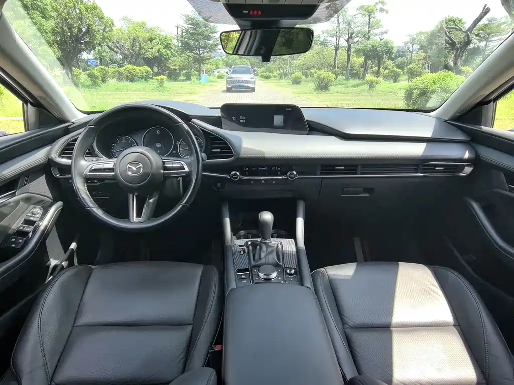 Mazda 3 Axela 2.0L Auto Quality Shine Edition, фото 12