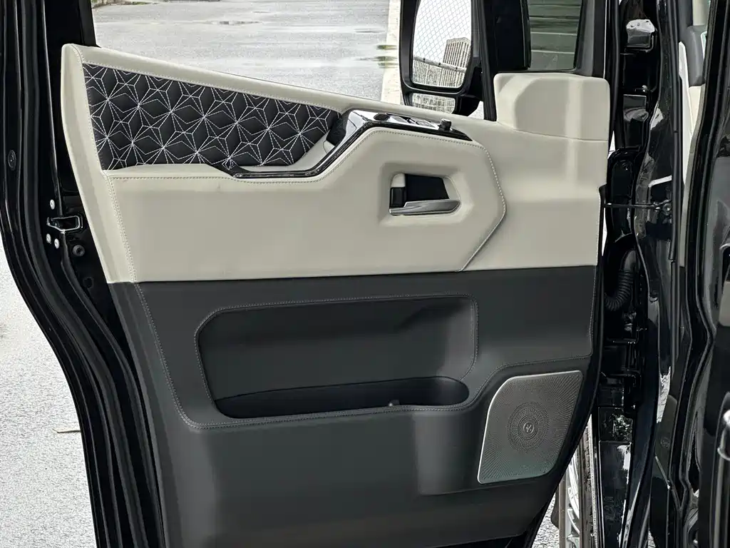 Toyota Hiace — миниатюра 28