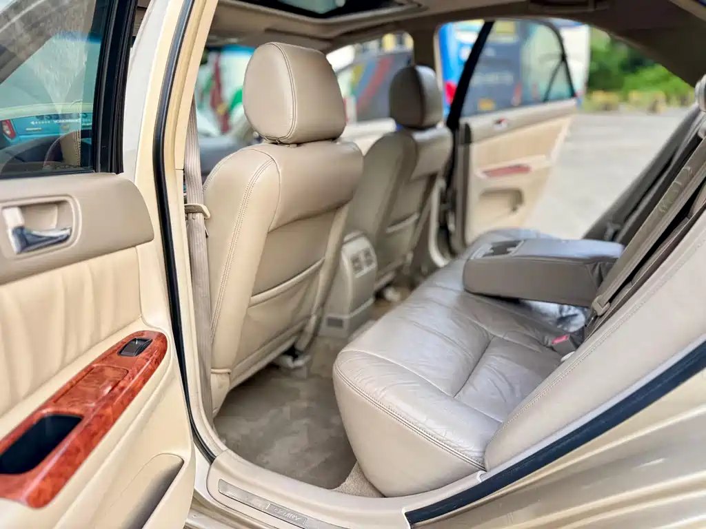 Toyota Camry — миниатюра 5