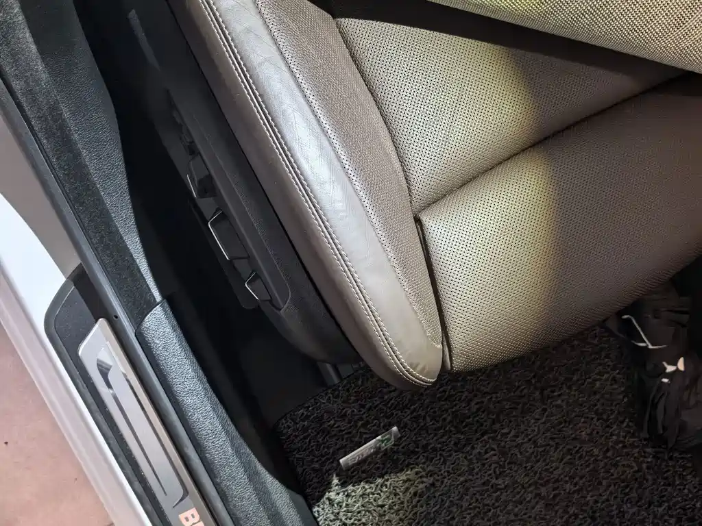 BMW 5 Series GT — миниатюра 17