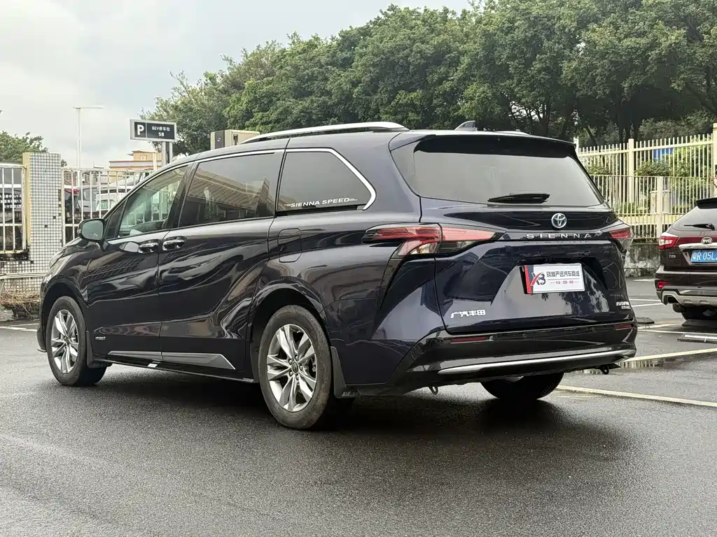 Toyota Sienna — миниатюра 7