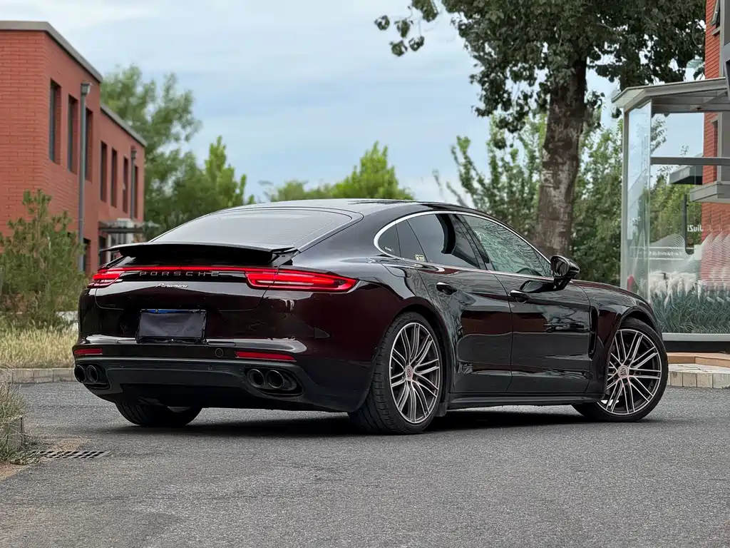 PORSCHE PANAMERA