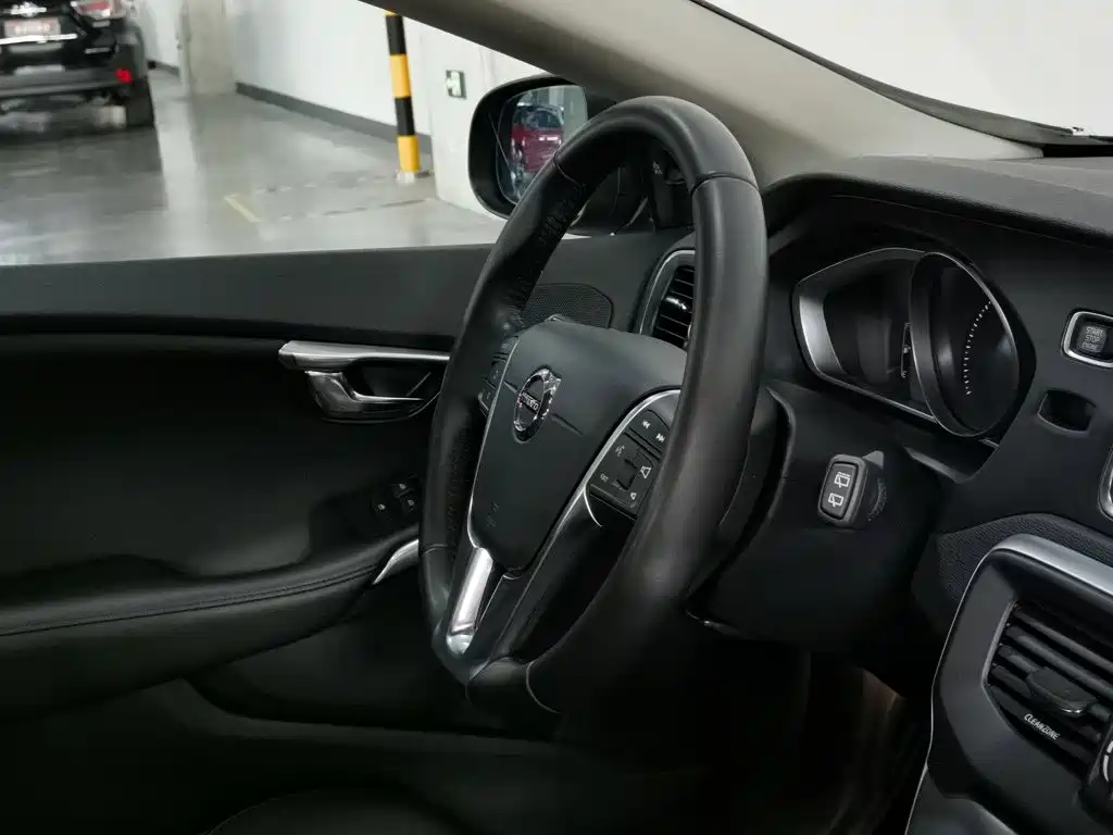 Volvo V40 — миниатюра 22