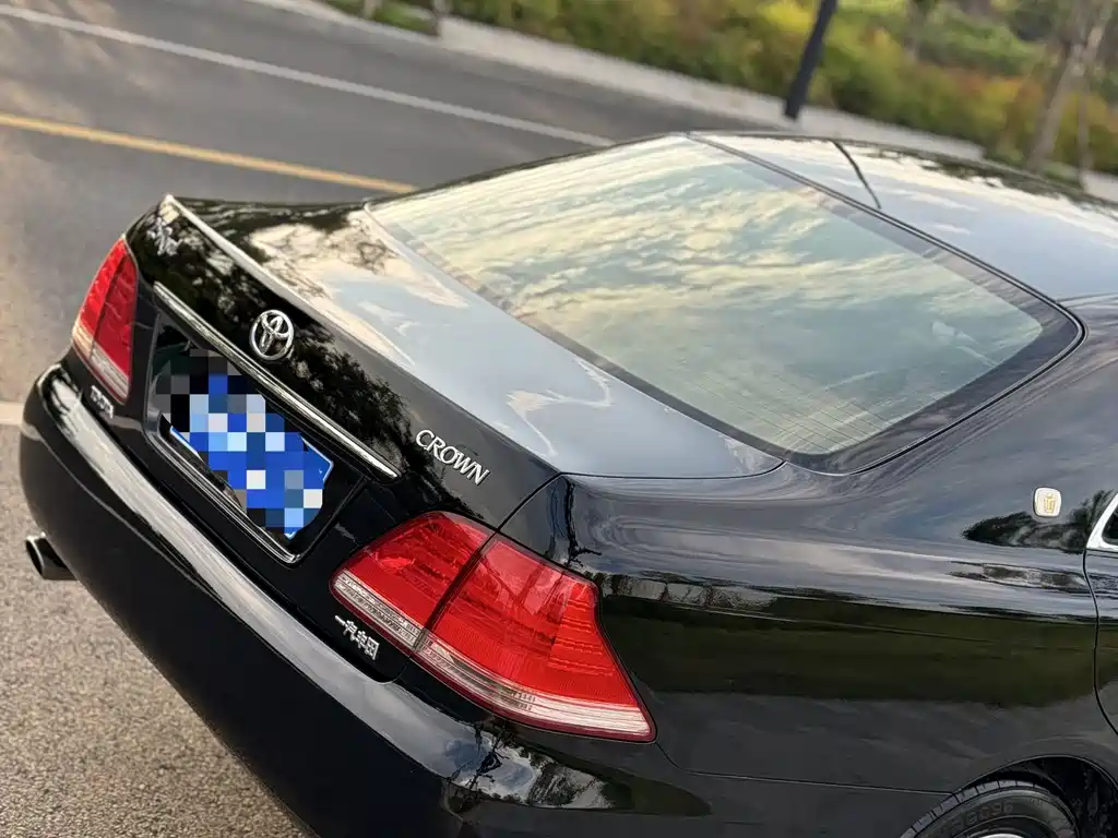 Toyota Crown — миниатюра 24