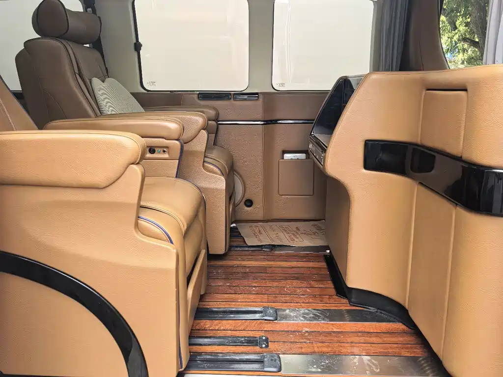 GMC Savana — миниатюра 5