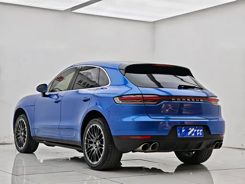 PORSCHE MACAN