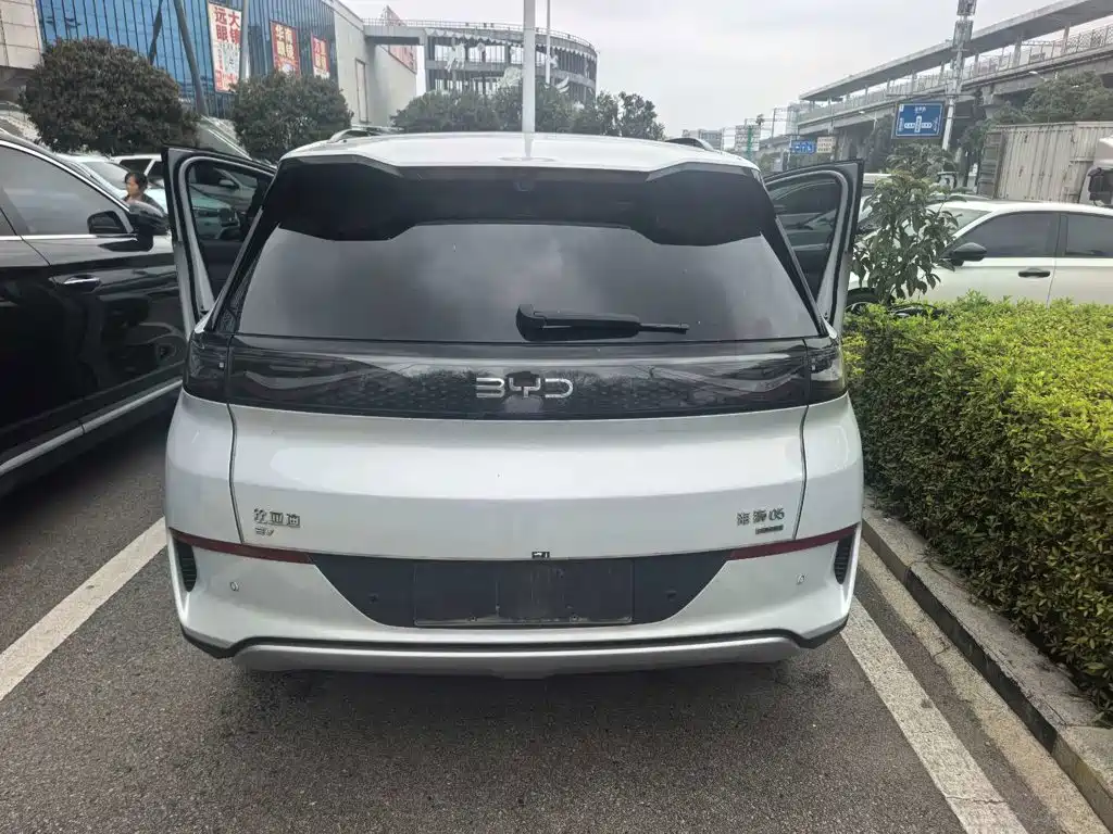 BYD Sealion 05 EV — миниатюра 3