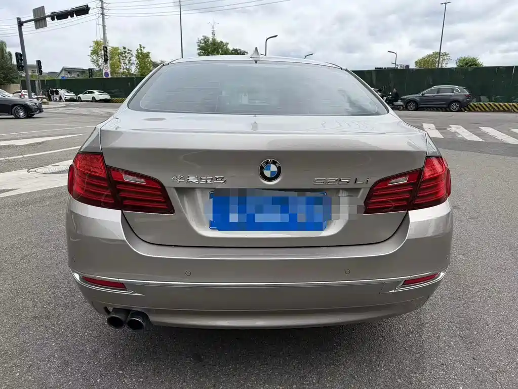 BMW 5 Series — миниатюра 6