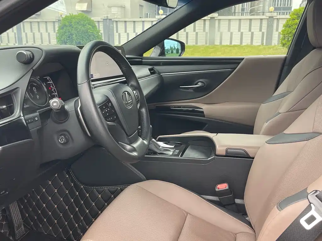 Lexus ES 2022 300h Premium